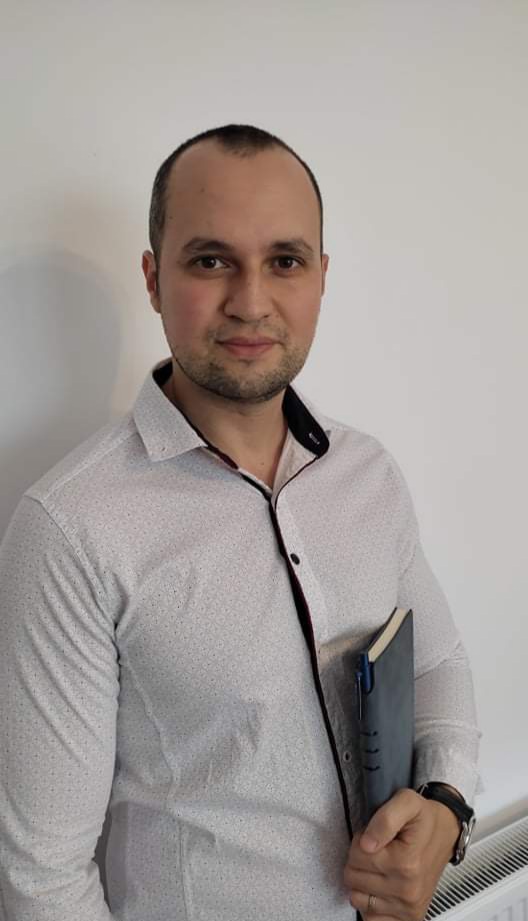 Andrei Iordăchescu, psiholog și psihoterapeut, într-un cadru profesional